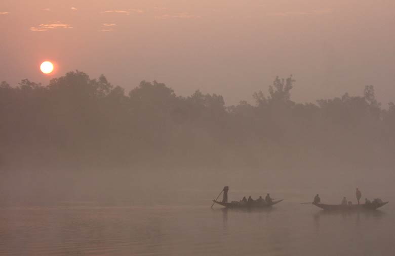 Aufgehende Sonne ber dem Sundarban-Urwald