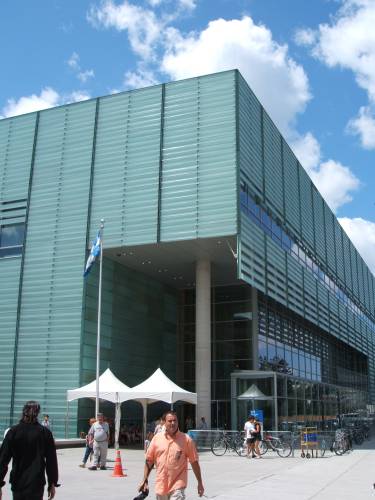 Haupteingang der Nationalbibliothek. Foto: Paul Morf Gronert